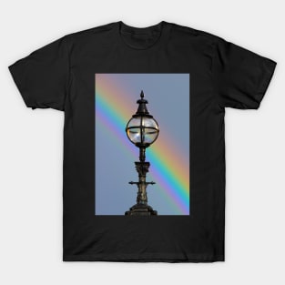 Beautiful rainbow reflection on a vintage lamp post in Glasgow T-Shirt